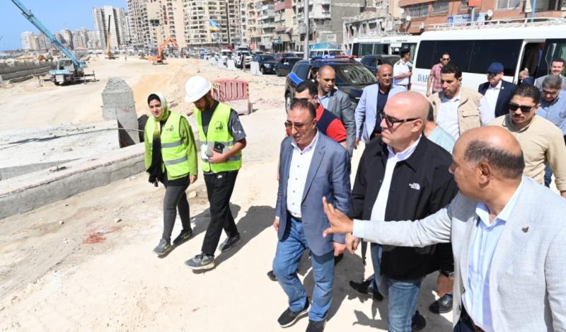 وزير الإسكان ومحافظ الإسكندرية يختتمان جولتهما بتفقد مشروع توسعة كورنيش الإسكندرية (صور)