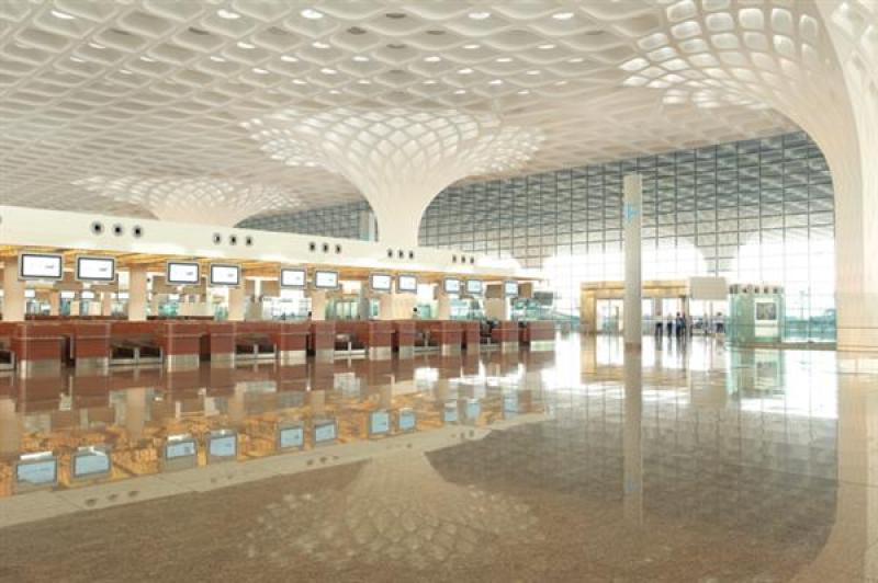 مطار «تشاتراباتي شيفاجي الدولي» بالهند يعلن حالة التأهب عقب الإبلاغ عن وجود قنبلة