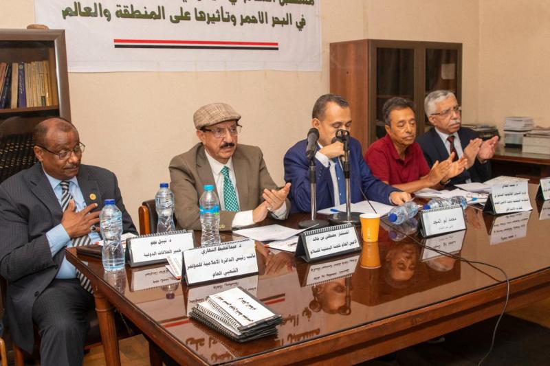 ندوة ”اليمنية للسلام” و”الإعلاميين الأفروآسيوي” تدعو لإطلاق مؤتمر وطني شعبي بقيادة حكماء وعقلاء الوطن