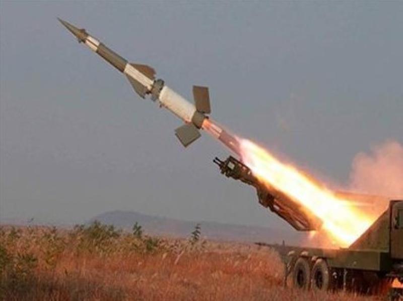«مصنوع محليًا وبعيد المدى».. الحوثيون يكشفون عن صاروخ جديد سمّوه «فلسطين»