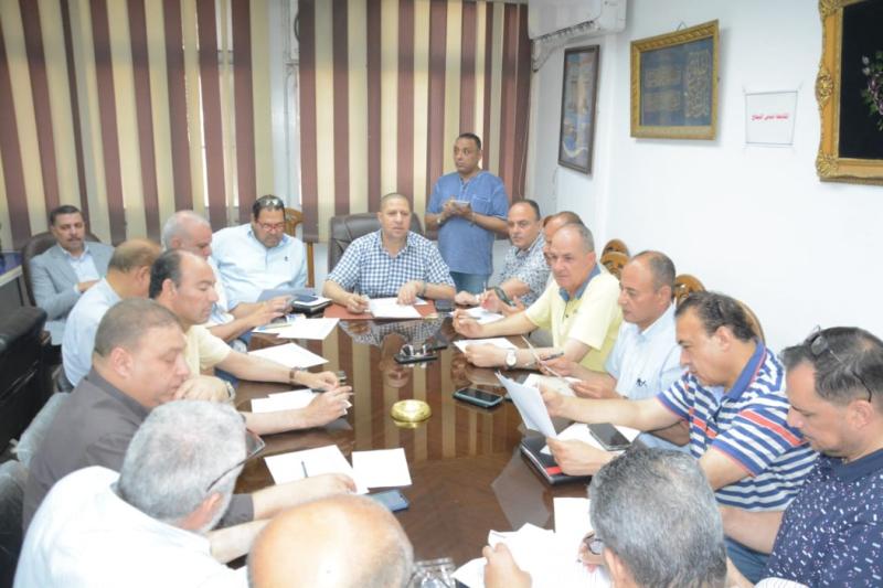غطاس يعقد اجتماعاً لمتابعة آخر مستجدات ملف تقنين أراضي أملاك الدولة والعقود الجاهزة بالوحدات المحلية