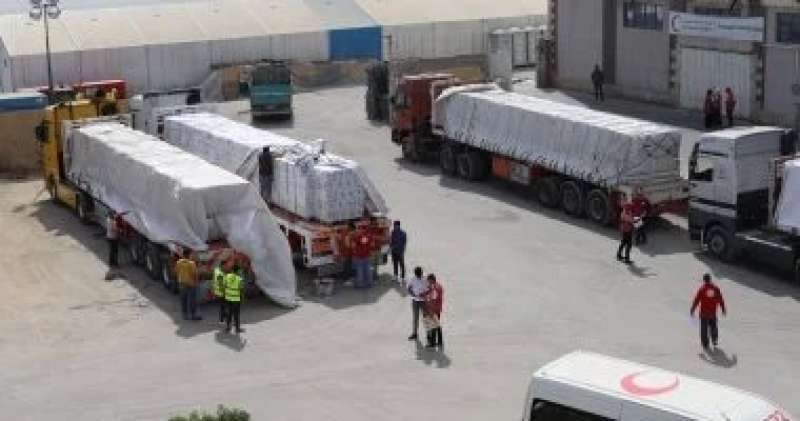 القاهرة الإخبارية: اصطفاف المئات من شاحنات المساعدات المصرية لإنفاذها لغزة