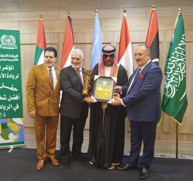 تكريم  الشيخ محمد بن سلطان بن حمدان آل نهيان كأفضل شخصية عربية في ريادة الأعمال الإنسانية