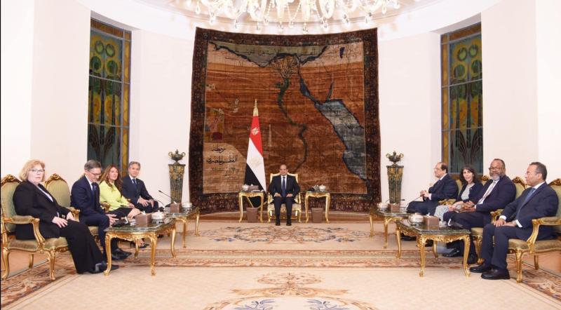الموقع الرئاسي ينشر فيديو اجتماع الرئيس السيسي مع مدبولي واستقبال ”بلينكن”