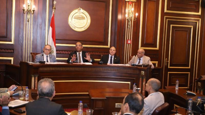 صحة الشيوخ : تناقش إعادة النظر فى شروط منح تصريح مزاولة مهنة الطب لغير المصريين