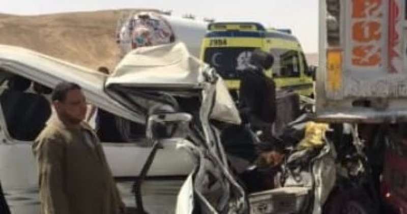 مصرع عامل وإصابة سائق فى تصادم على الطريق الصحراوى الغربى بسوهاج