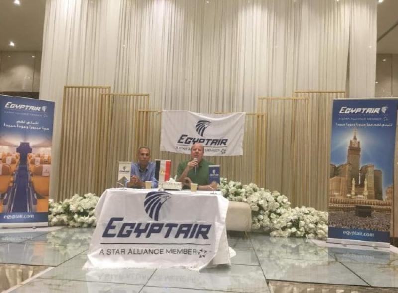 بعثة مصر للطيران تعقد اجتماعًا تنظيمًا لترتيبات عودة ضيوف الرحمن