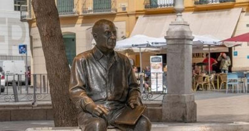 تتبع خطى بيكاسو في مالجا الإسبانية.. شاهد تمثال الفنان الشهير