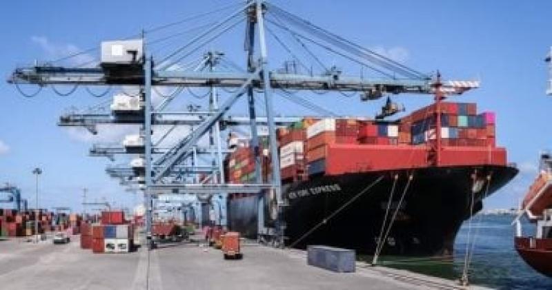 ميناء دمياط يصدر 38 ألفا و273 طن بضائع عامة