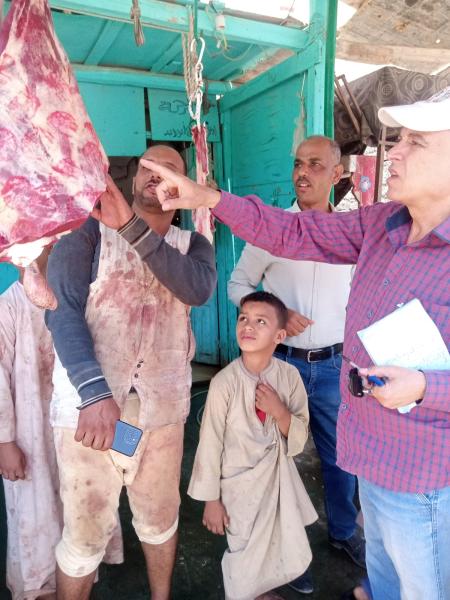 محافظ أسيوط يعلن فتح منافذ ومعارض لبيع اللحوم وتحرير ١٢٠
