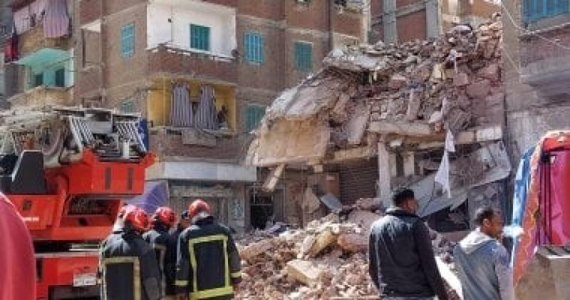انهيار عقار قديم وسط الإسكندرية دون إصابات