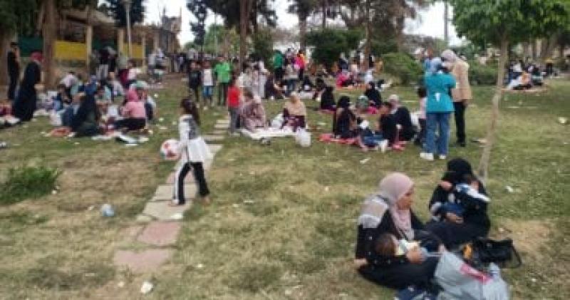 إقبال كثيف للمواطنين على الحديقة الدولية للاحتفال بثالث أيام عيد الأضحى
