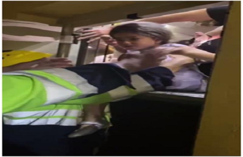 إنقاذ خمسة أشخاص محتجزين داخل أسانسير