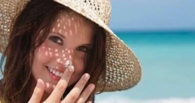 نصائح لحماية الجلد من حروق الشمس بعد إصابة الفنانة روجينا