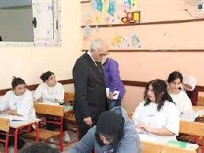وزير التعليم يتفقد عددا من لجان امتحانات الثانوية العامة بالشروق.. صور
