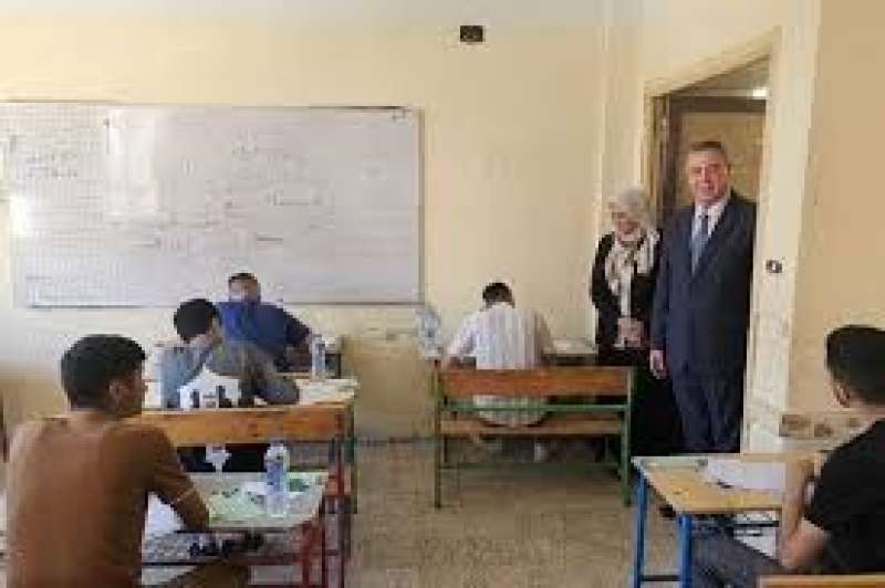 سفير فلسطين بالقاهرة يتفقد امتحانات الثانوية للطلبة الفلسطينين بمدرسة تحيا مصر 2