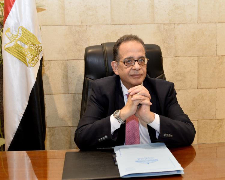 طارق عبد العزيز عضو مجلس الشيوخ 