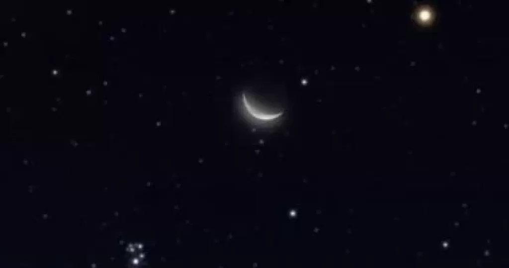 القمر يقترن بعنقود نجوم الثريا غدا فى مشهد بديع يشاهد بالعين المجردة