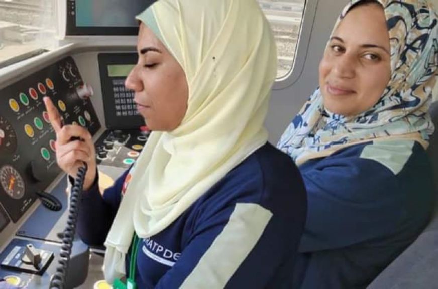 لأول مرة فى مصر...سوزان وهند سائقات قطارات مترو الانفاق