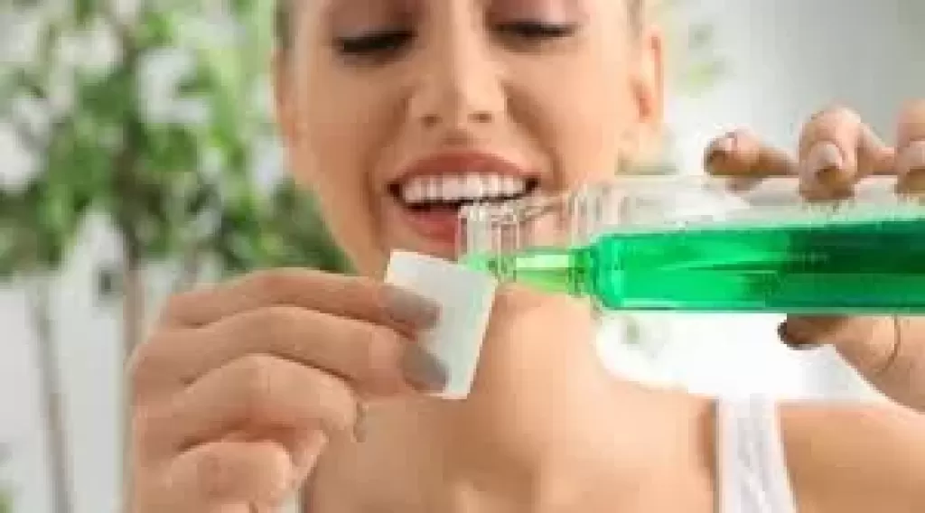 لصحة الأسنان.. هل من الآمن استخدام غسول الفم يوميًا؟