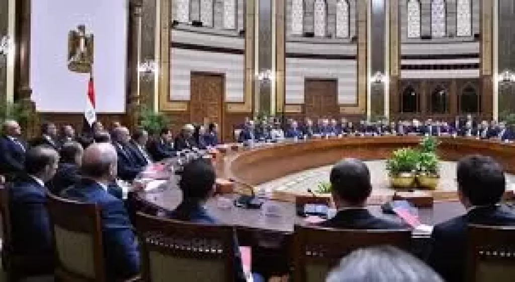 الرئيس السيسى يجتمع بالحكومة الجديدة والمحافظين ونوابهم ويوجه الشكر للسابقين