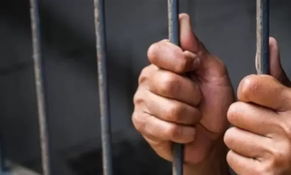 السجن المشدد 3 سنوات للمتهم بحيازة مخدرات في البساتين