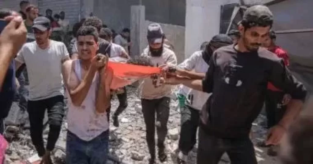 انتشال جثامين أكثر من 60 شهيدا فلسطينيا من حى الشجاعية شرق غزة