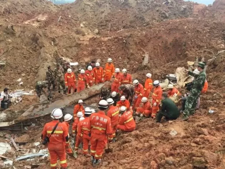 مصرع 7 أشخاص جراء انهيار أرضي في شمال فيتنام