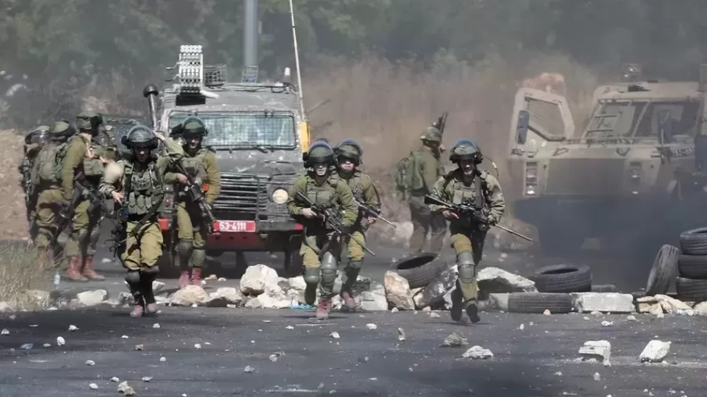 الاحتلال يدفع بتعزيزات عسكرية باتجاه مدينة نابلس في الضفة الغربية