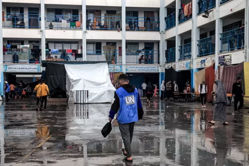 20 شهيدًا في استهداف مدرسة تابعة لأونروا بمخيم النصيرات وسط غزة