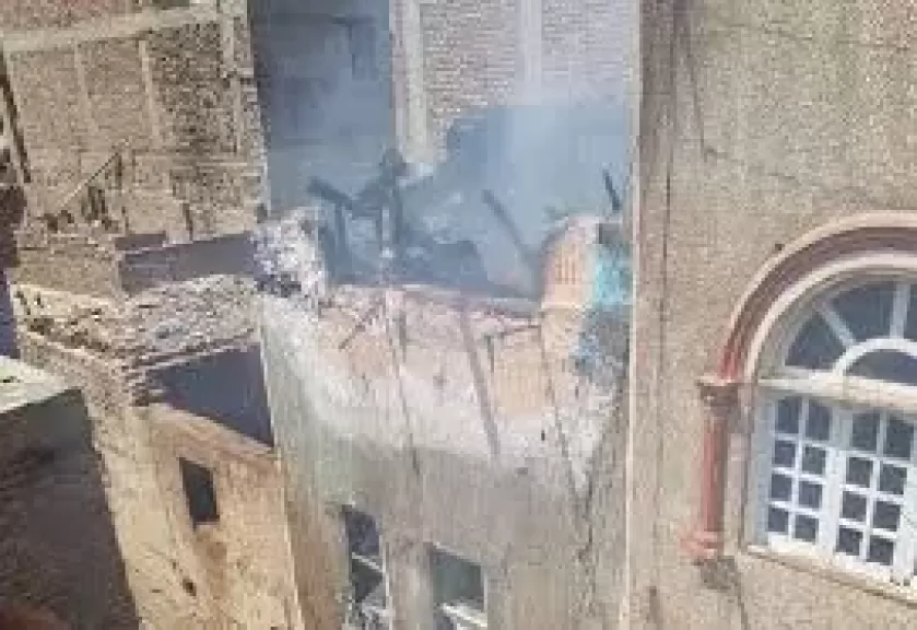 السيطرة على حريق منزل من طابقين بوسط مدينة الأقصر دون خسائر.. صور