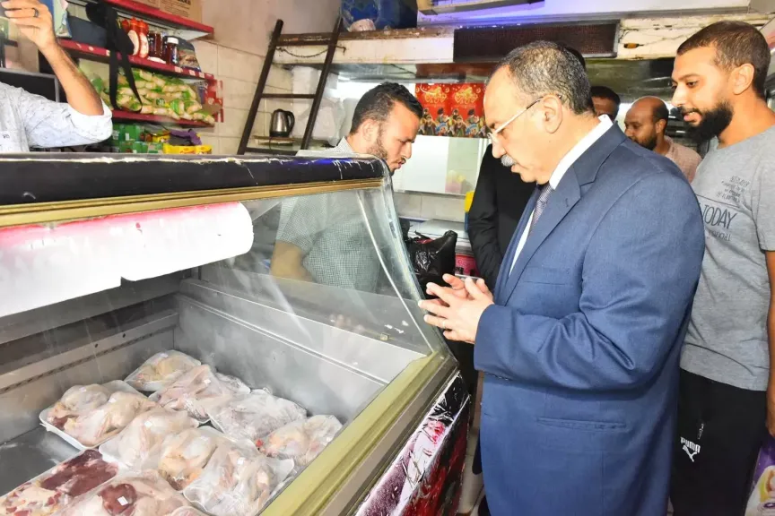 34 محضرا وإنذارا في حملة على أسواق المنتزه بالإسكندرية