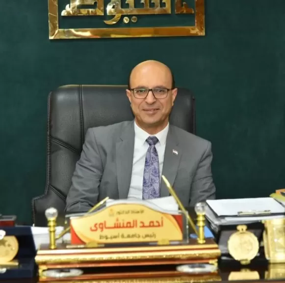 رئيس جامعة أسيوط يصدر قراراً بتجديد تكليف الدكتور إبراهيم أبو العيون مديراً