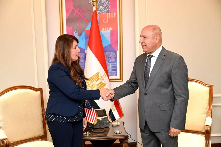كامل الوزير يبحث مع السفيرة الأمريكية بالقاهرة تعزيز التعاون بين البلدين في مجالات الطاقة الجديدة والمتجددة وإنتاج الهيدروجين الأخضر وتصنيع وسائل النقل