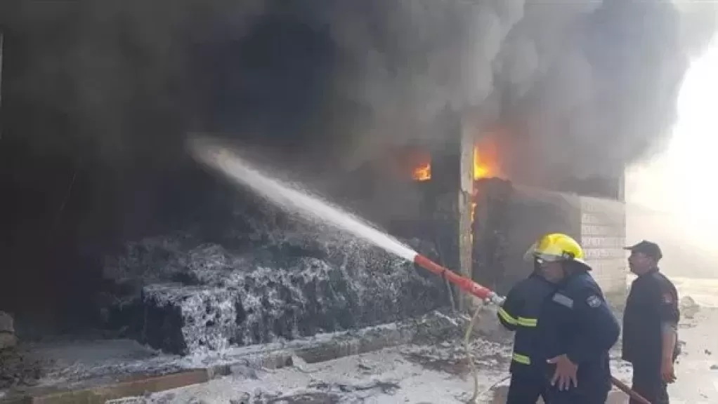 انتداب المعمل الجنائي لمعاينة حريق مخزن ملابس بالموسكي