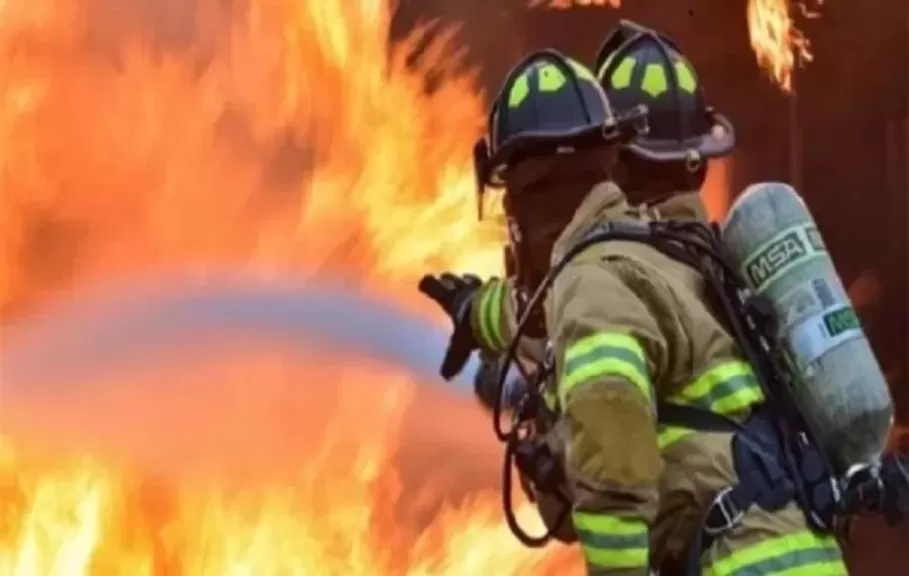 تفاصيل حريق مخزن ملابس بالعتبة.. والتحريات تكشف سبب اندلاع النيران