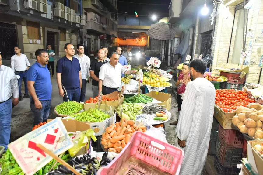 محافظ أسيوط يواصل جولاته لمتابعة رفع الإشغالات والمخلفات بحي شرق