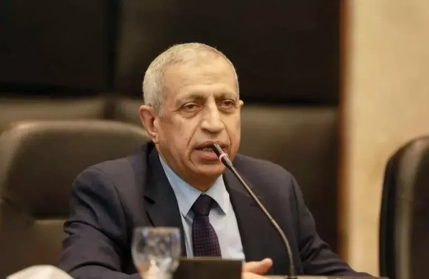 الكاتب الصحفي محمود شاكر يهنئ الدكتور إسماعيل عبد الغفار بتجديد الثقة لرئاسته الأكاديمية العربية