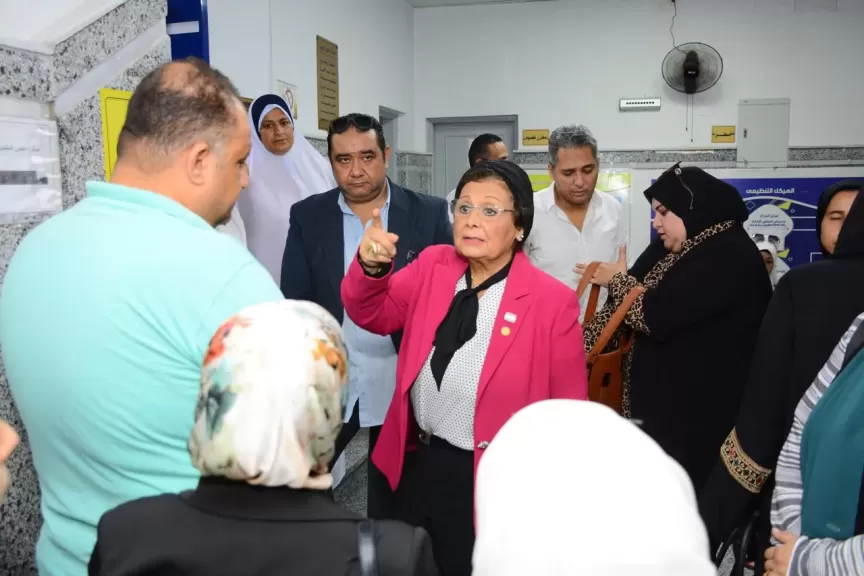 نائب وزير الصحة تتفقد مركز طب أسرة أول بدمياط.. وتوصي بالتدقيق في تسجيل بيانات متابعة نمو الطفل