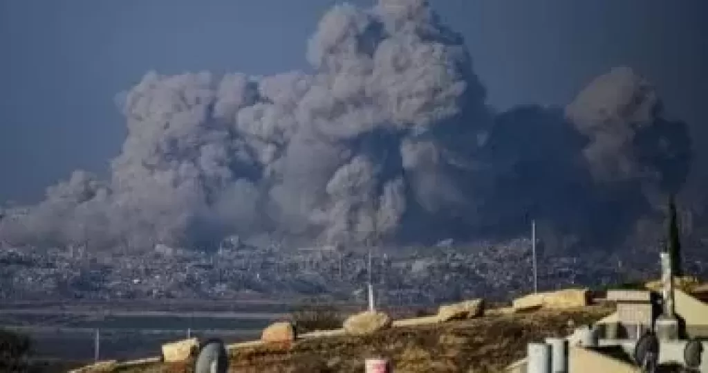 القاهرة الإخبارية: قصف مدفعى إسرائيلى كثيف صوب مخيم المغازى وسط قطاع غزة