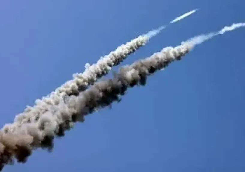 إصابة 5 أشخاص في سقوط شظايا بمحيط مناطق خليفة الاقتصادية بأبوظبي