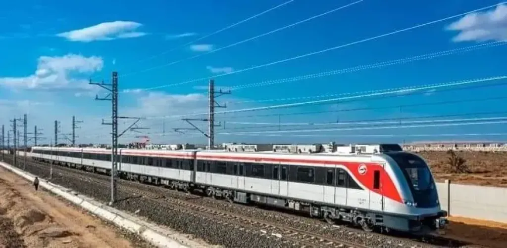 انطلاق التشغيل التجريبى لمنظومة النقل الجماعى لربط الشروق بمحطة LRT