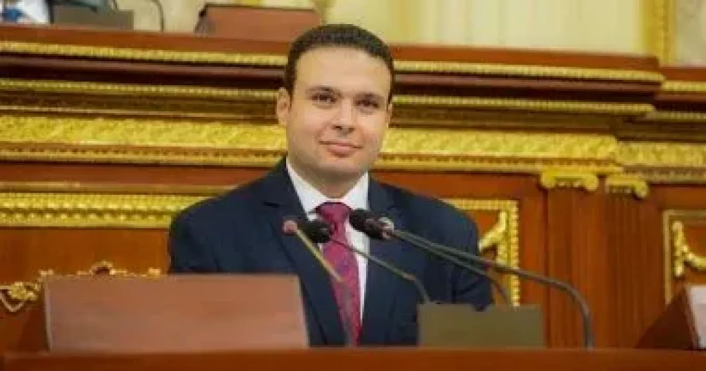 النائب عبد المنعم امام يتهم الحكومة بتفجير الأزمات وإرسال القوانين في توقيتات حرجة