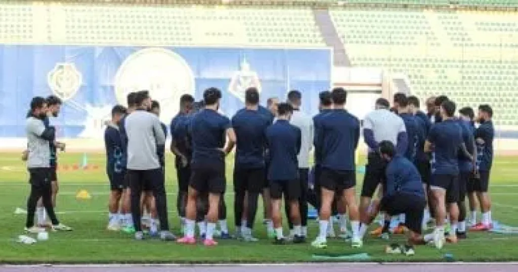 على ماهر يجتمع بلاعبى المصرى قبل انطلاق التدريبات استعداداً للزمالك