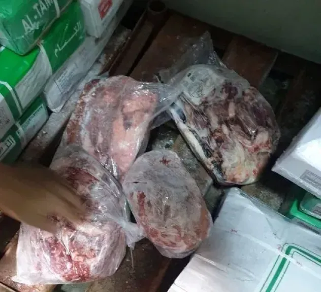 ضبط ٤ طن مصنعات لحوم ودواجن مخالفة خلال حملات تفتيشية بالعاشر من رمضان