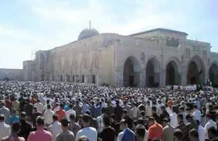 45 ألفا يؤدون صلاة الجمعة في المسجد الأقصى المبارك