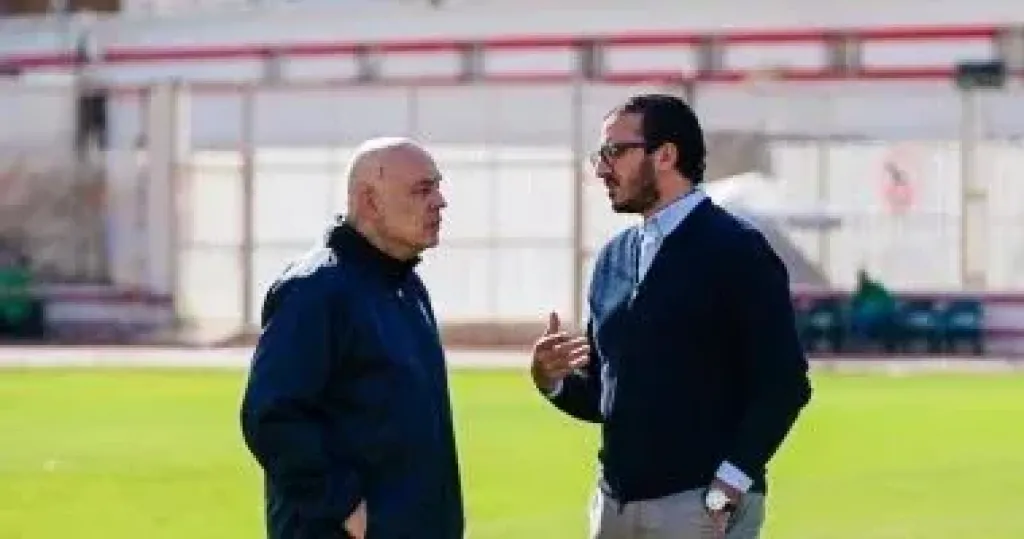 محمد أسامة يجتمع مع جروس على هامش مران الزمالك