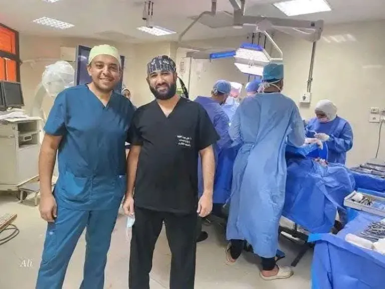 نجح فريق طبي جراحة المخ والأعصاب والعمود الفقري وجراحة القلب والصدر، مستشفى جامعة أسيوط في إجراء عملية جراحية لطالبة