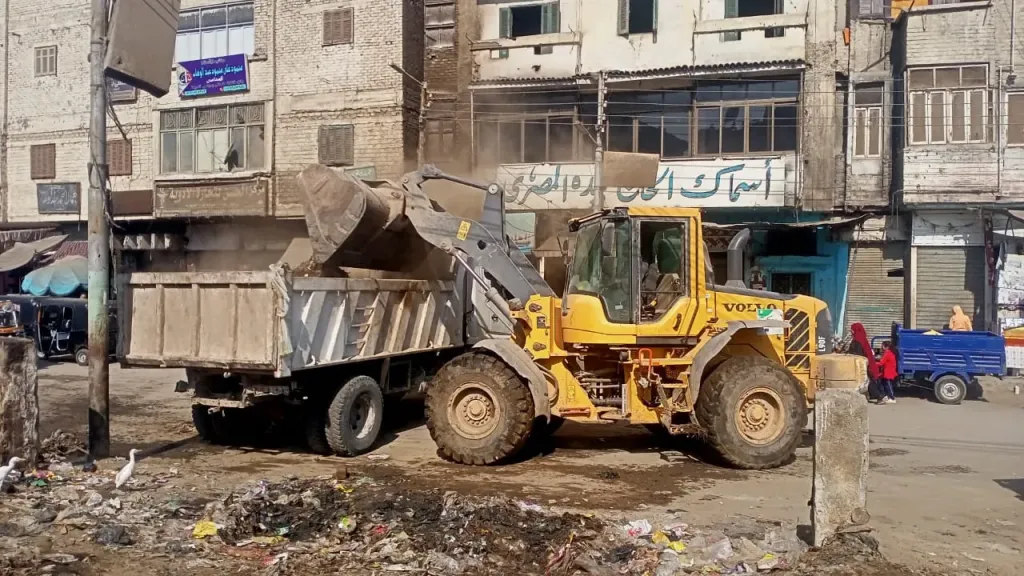 محافظ أسيوط: مواصلة تطهير ورفع نواتج الترع والمصارف ورئيس مركز ديروط