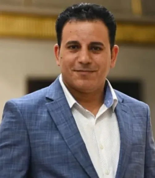 الكاتب الصحفى محمد طلعت